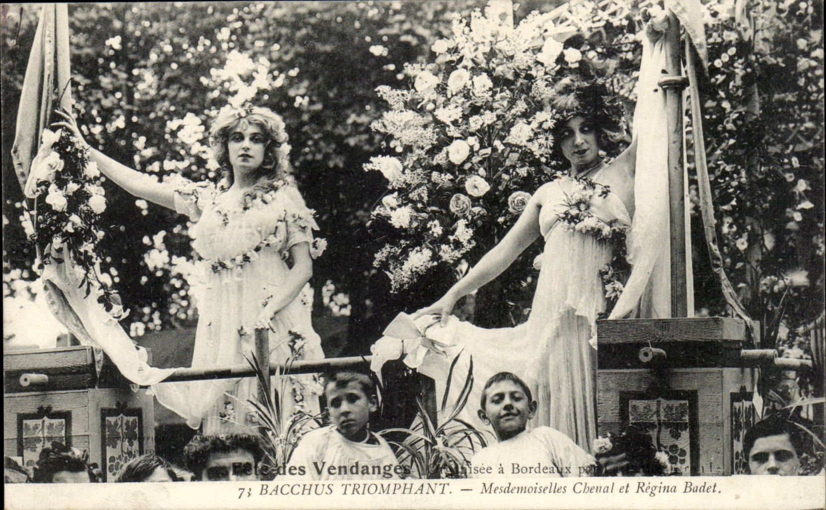 FEte des Vendanges a Bordeaux Bacchus triomphant Mesdemoiselles Chenat et Regna Badet TOP (vgnoble vin folklore)