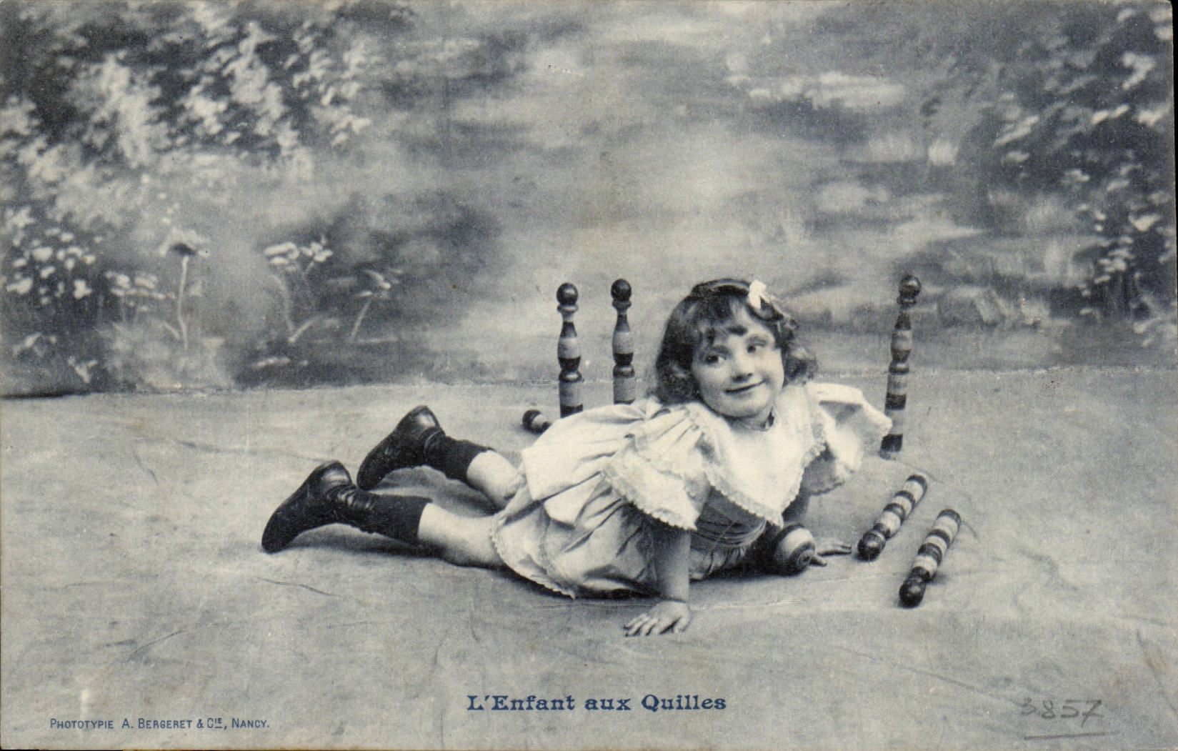 CPA Fantaisie Enfants aux quilles