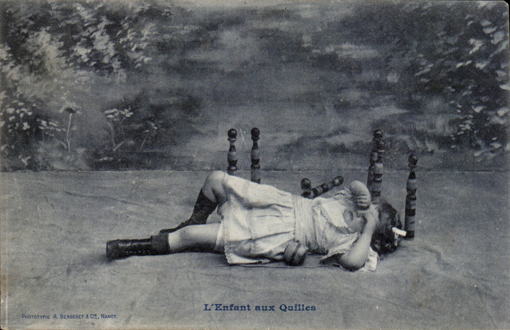 CPA Fantaisie Enfants aux quilles