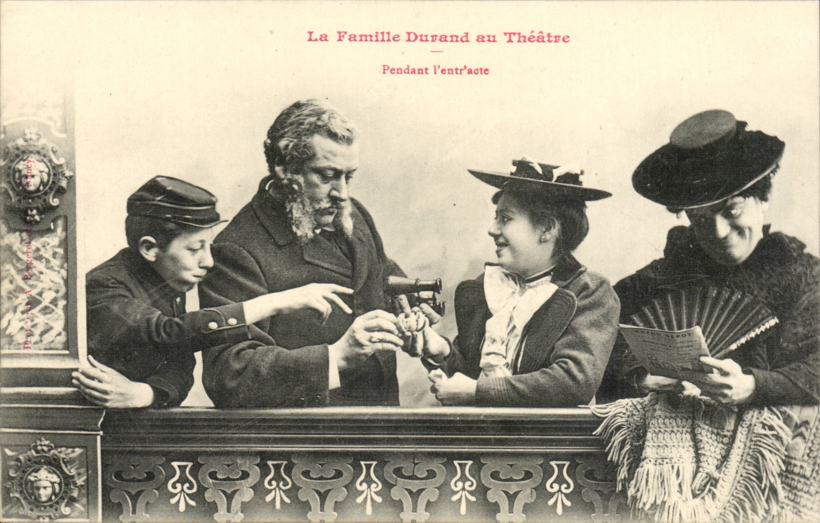 La Famille Durand au Théâtre — Pendant l'entr'acte — Phototypie de V. Béchard