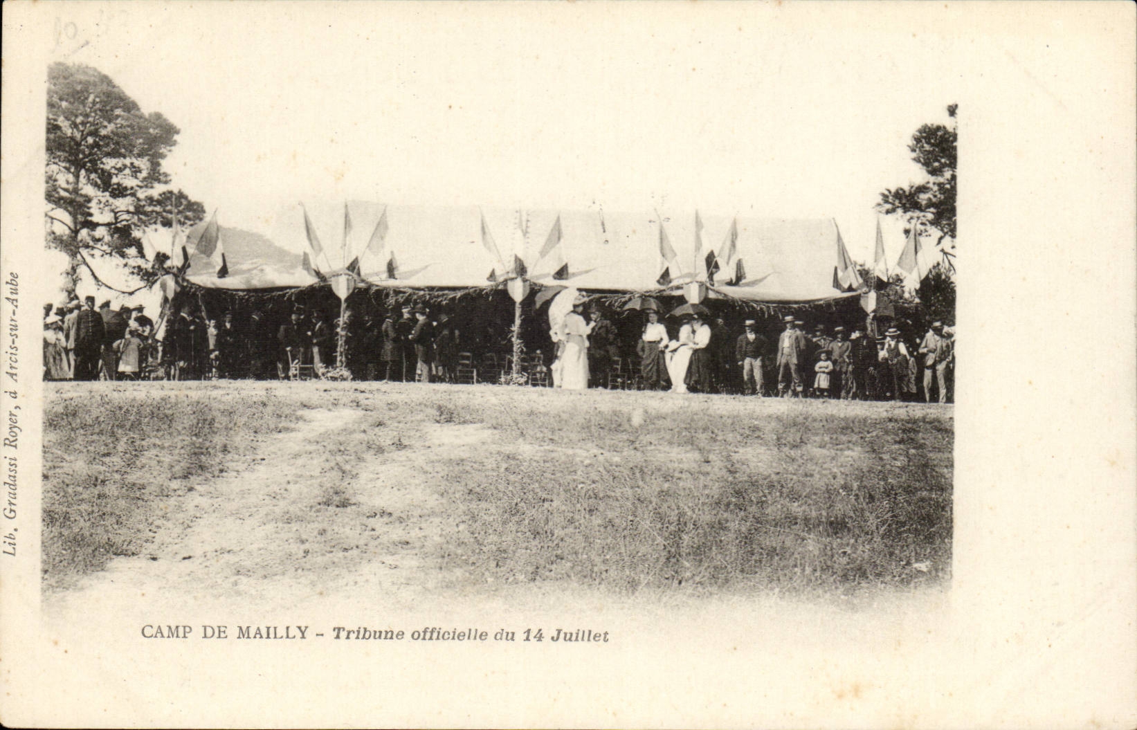 Militaria CAmp de Mailly CPA TRibune officielle du 14 juillet