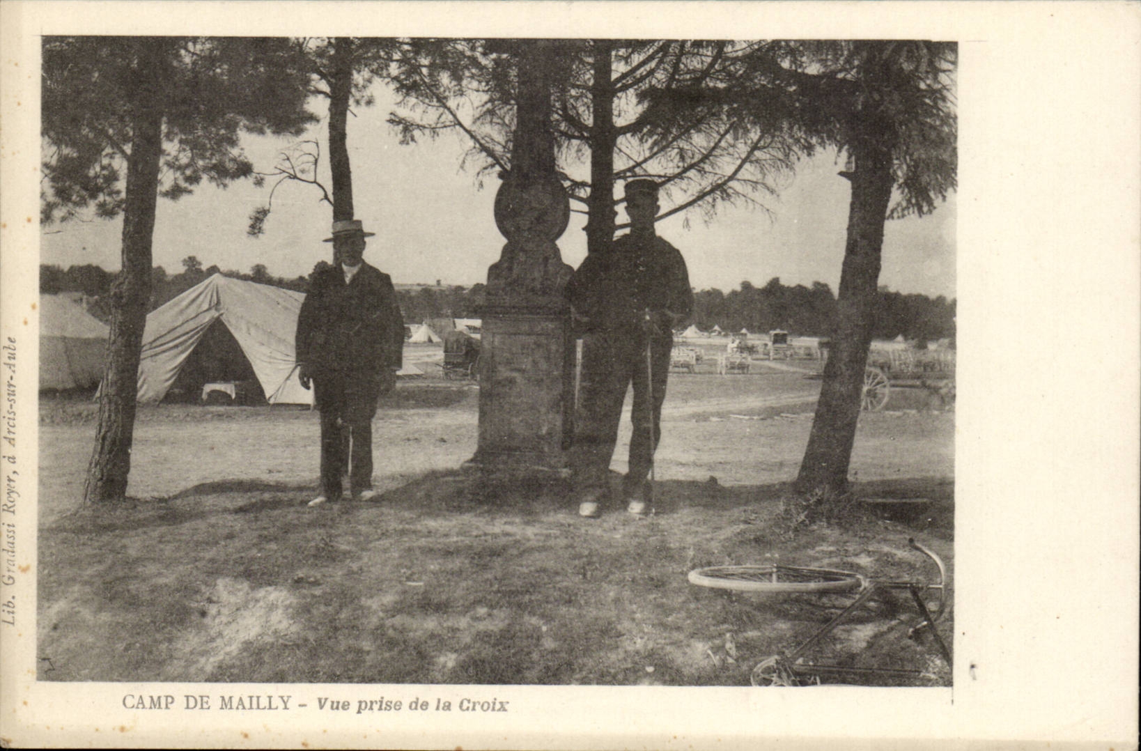 Militaria CAmp de Mailly CPA Vue prise de la CRoix