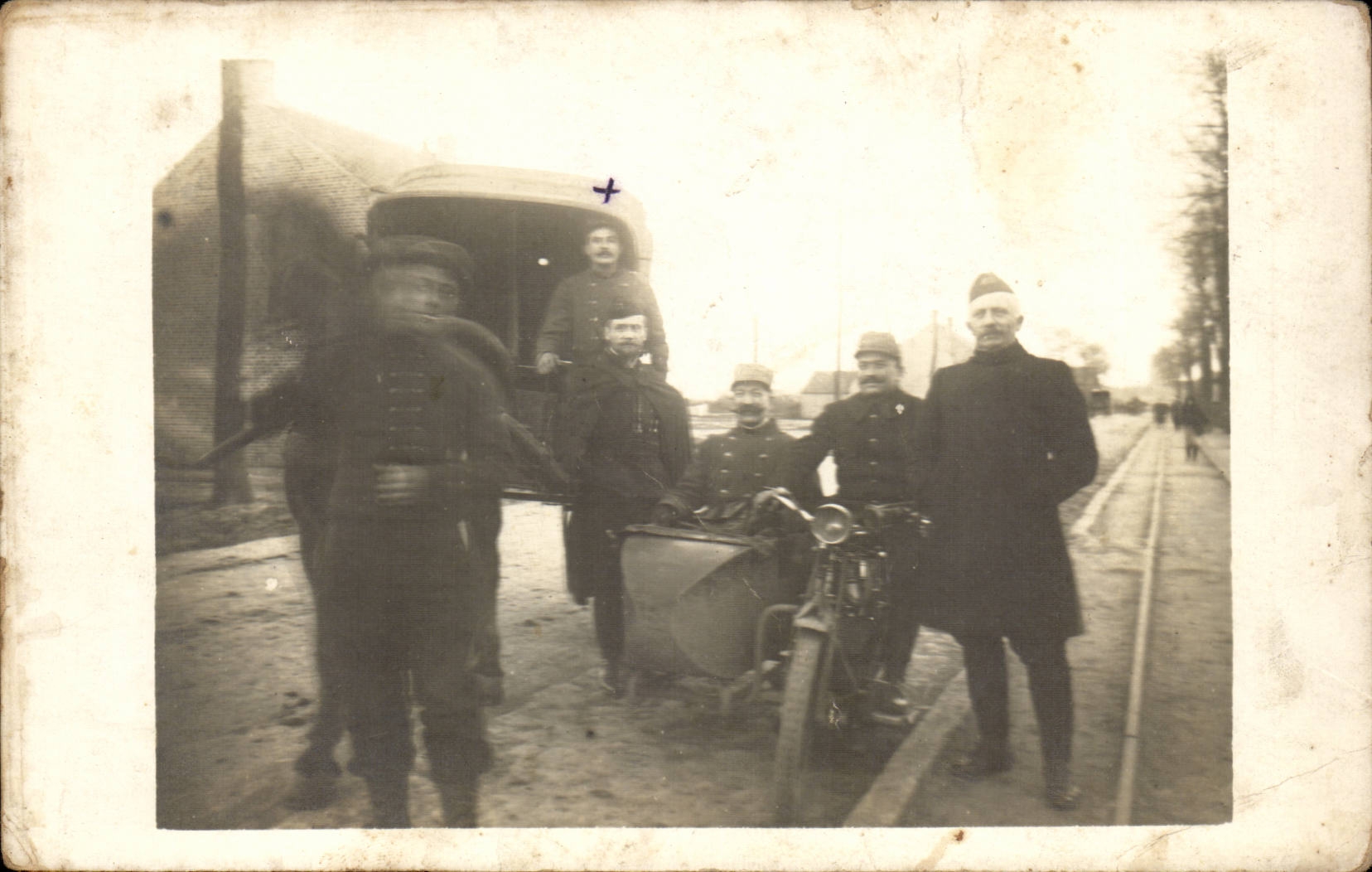 Militaria CAmp de Mailly CARTE PHOTO Side car Motocyclette a Julien Cresson Rue St Antoine Troyes