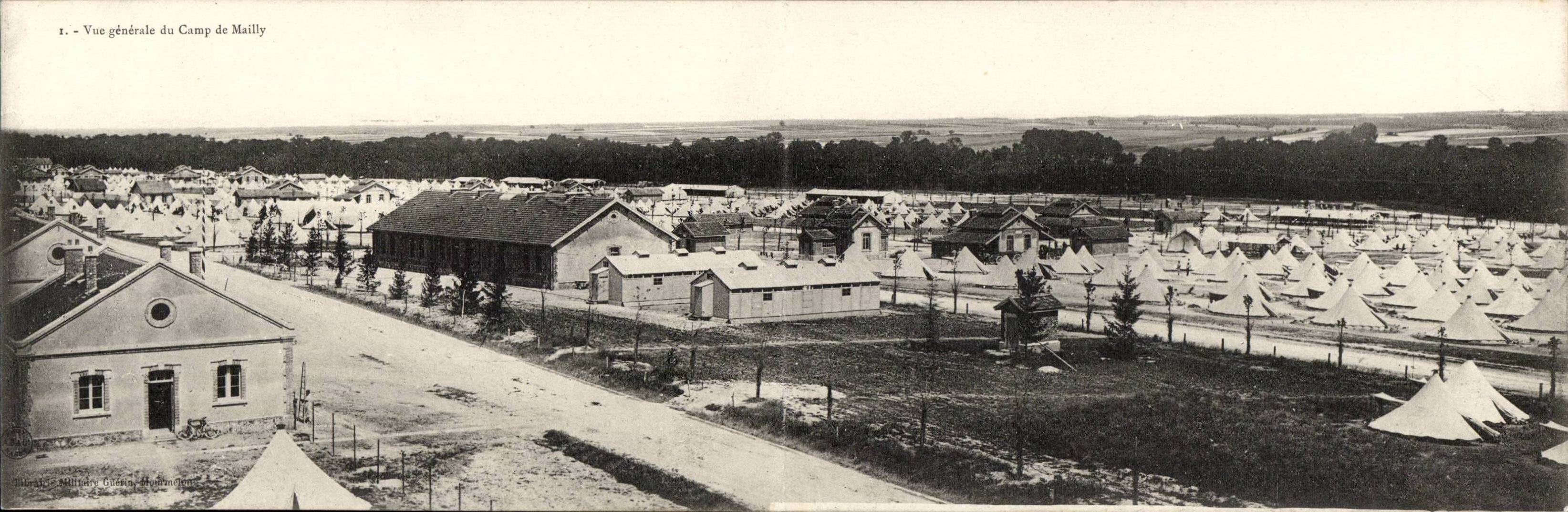CPA Militaria CAmp de Mailly CARTE DOUBLE Vue generale 