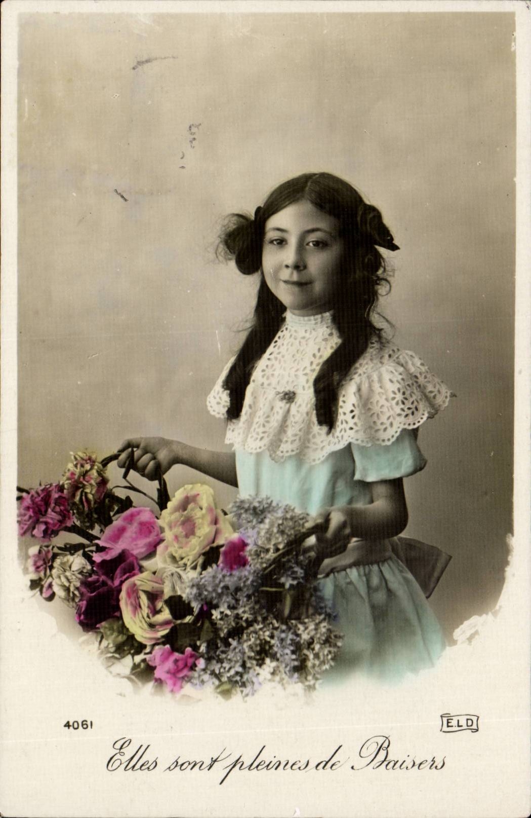 Fille tenant un bouquet — Elles sont pleines de Baisers — ELD n°4061