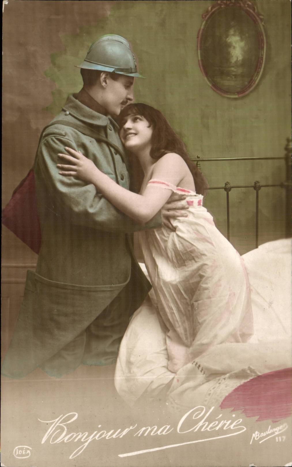 CPA Fantaisie Militaria Patriotique Femme et soldat