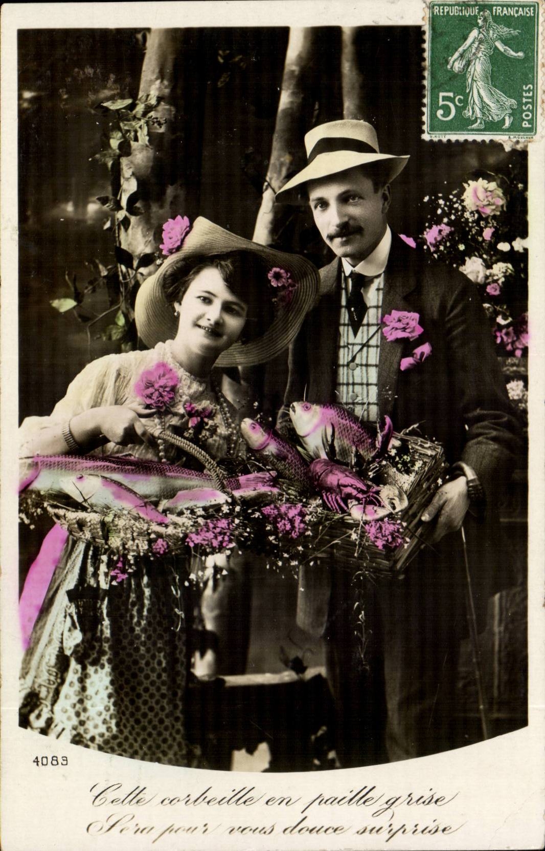 Couple avec corbeille de fleurs — texte imprimé et manuscrit — éditeur CPAPHIL, n° 4083