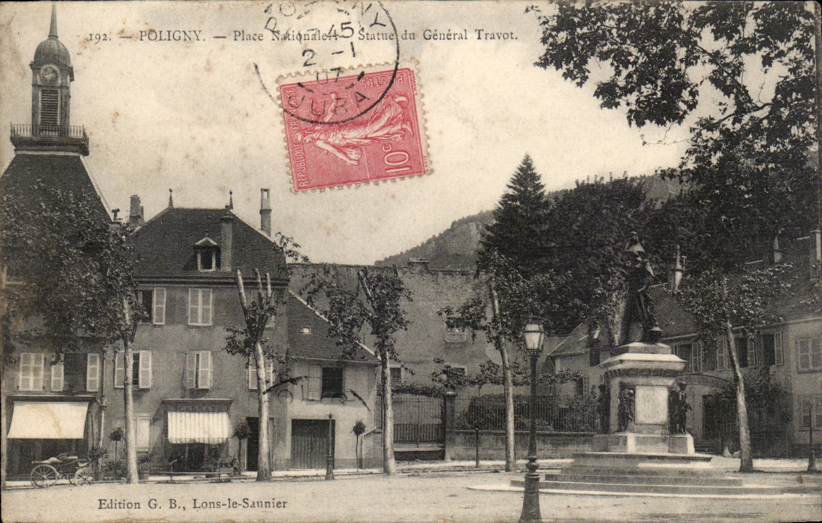 Poligny CPA Place nationale Statue du general Travot