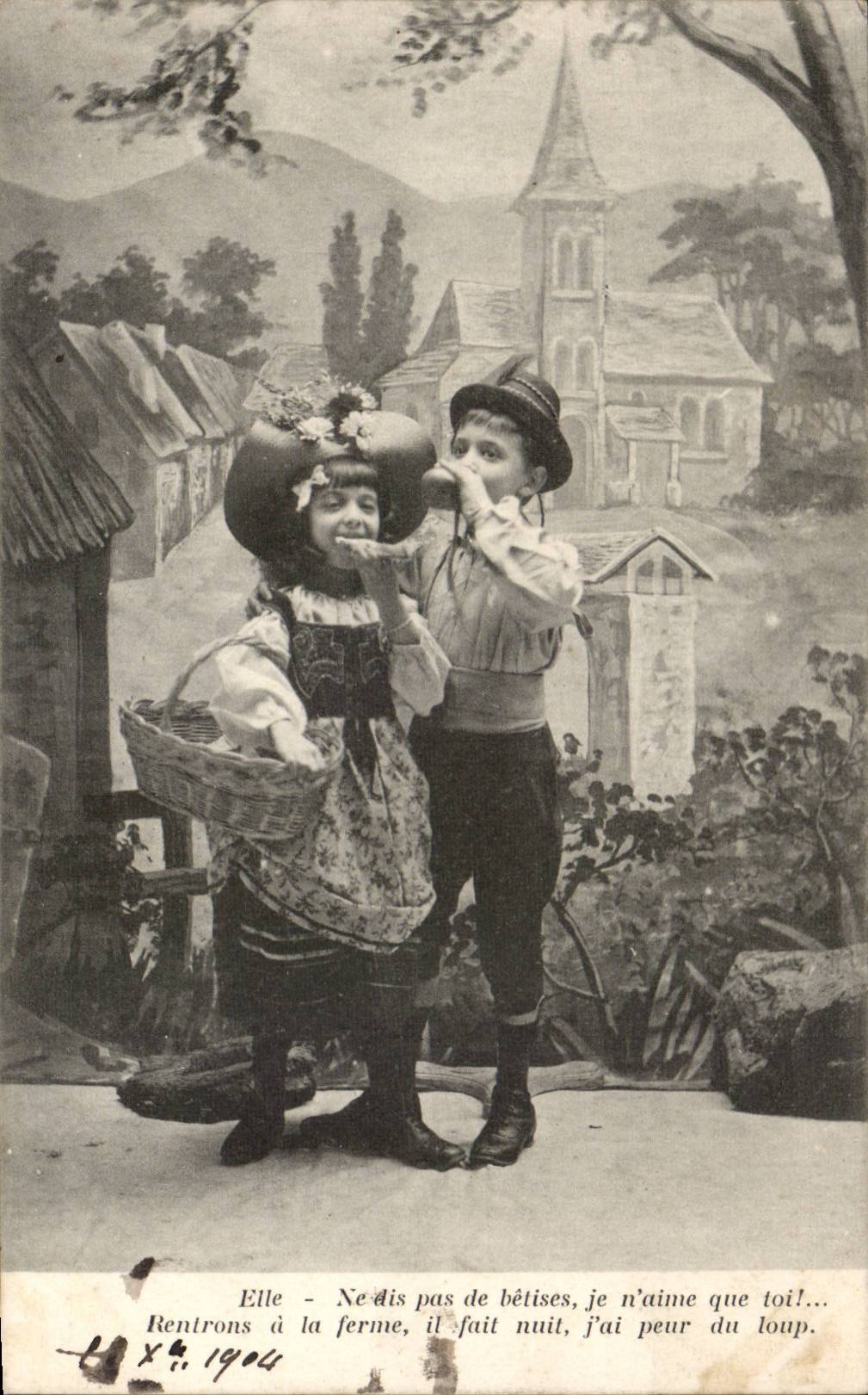Enfants en costume rural — scène de la ferme — éditeur X.4, n°1904