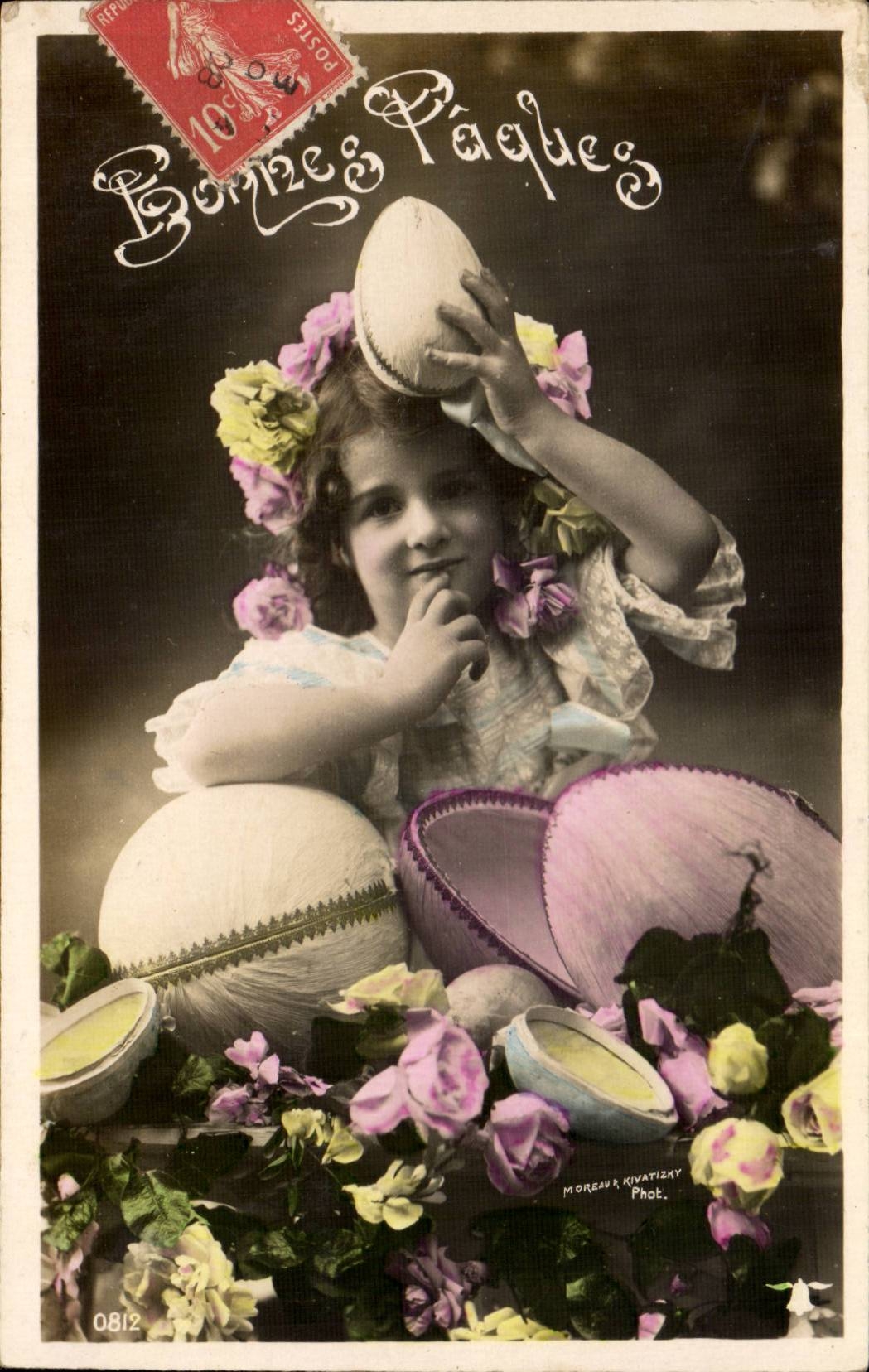 Fille en fleurs et œufs de Pâques — Moderne Kivatizky Phot. — n° 0812