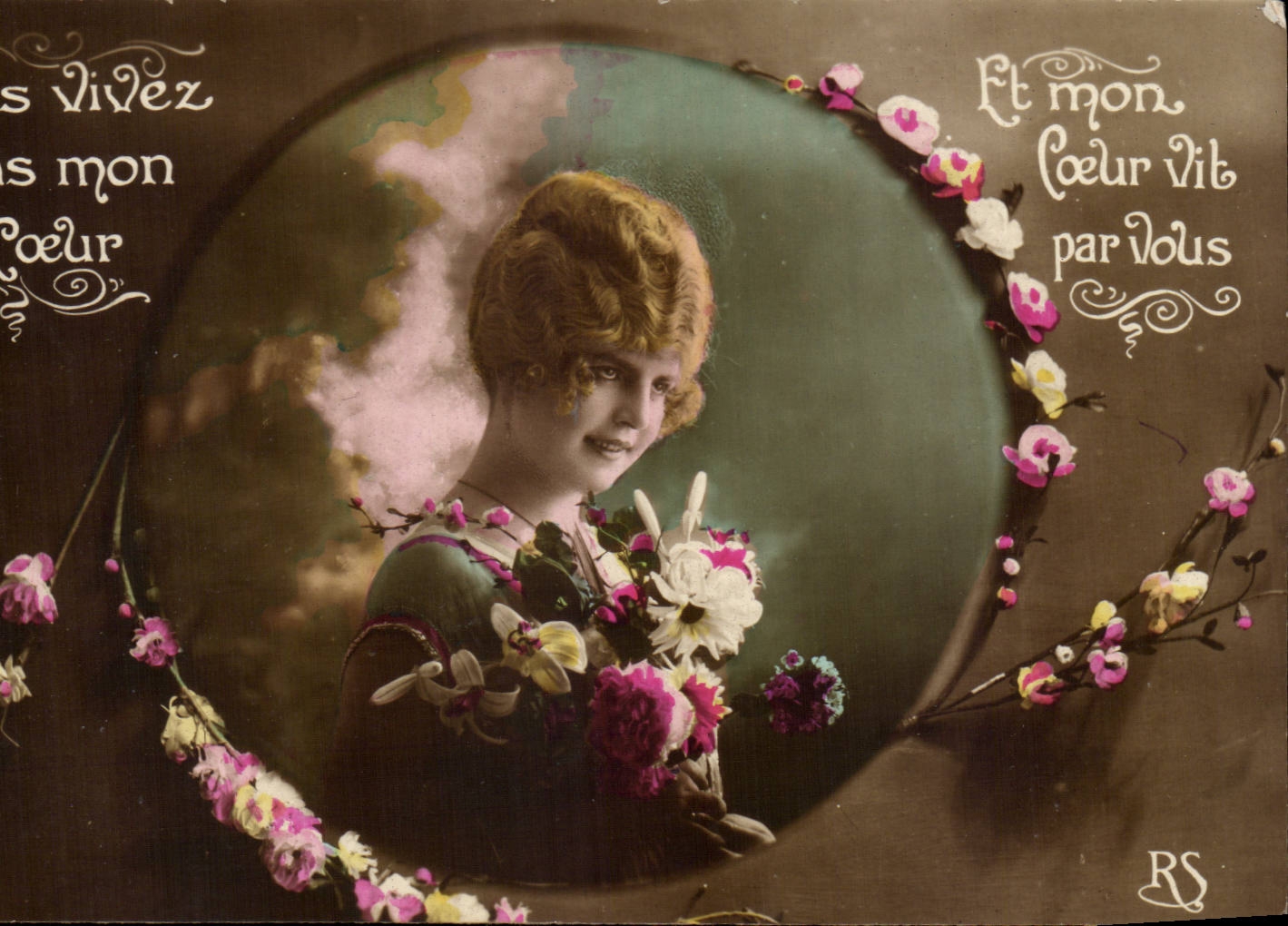 Jeune femme avec bouquet — 'Et mon cœur vit par vous' — RS
