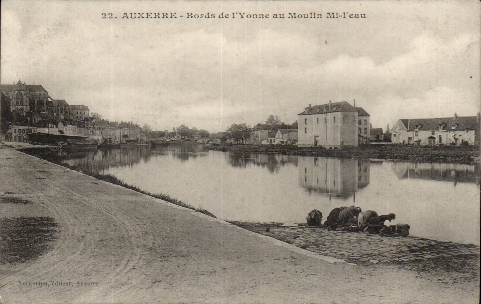 Auxerre CPA Bords de l'Yonne au moulin Mi l'eau (lavandieres)