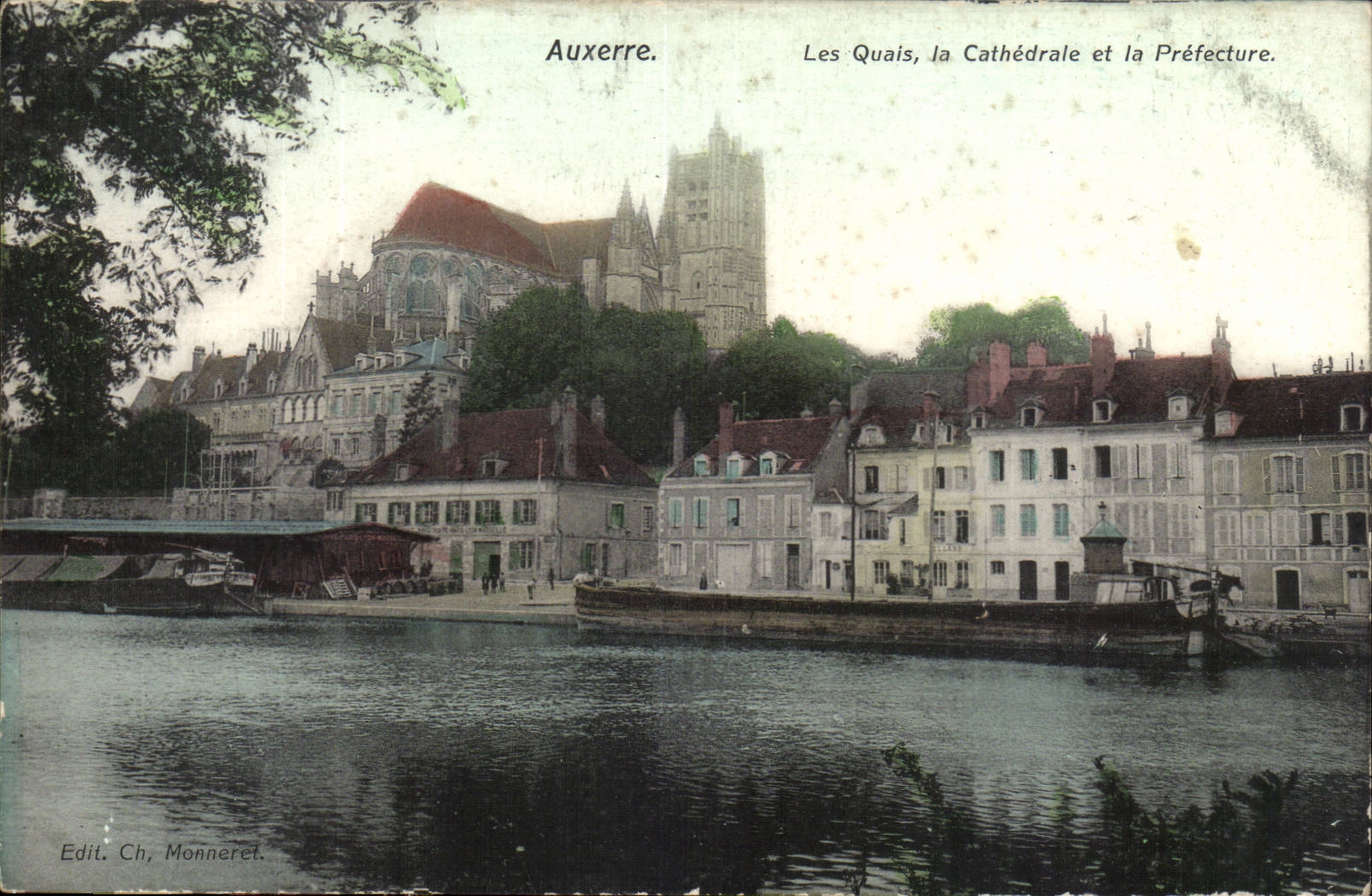 Auxerre. Les Quais, la Cathédrale et la Préfecture — Edit. Ch, Monneret.