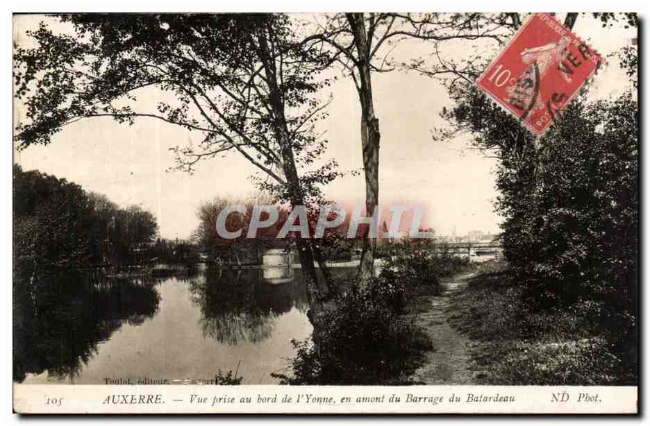 Auxerre CPA Vue prise au bord de l'Yonne en amont du barrage du Batardeau