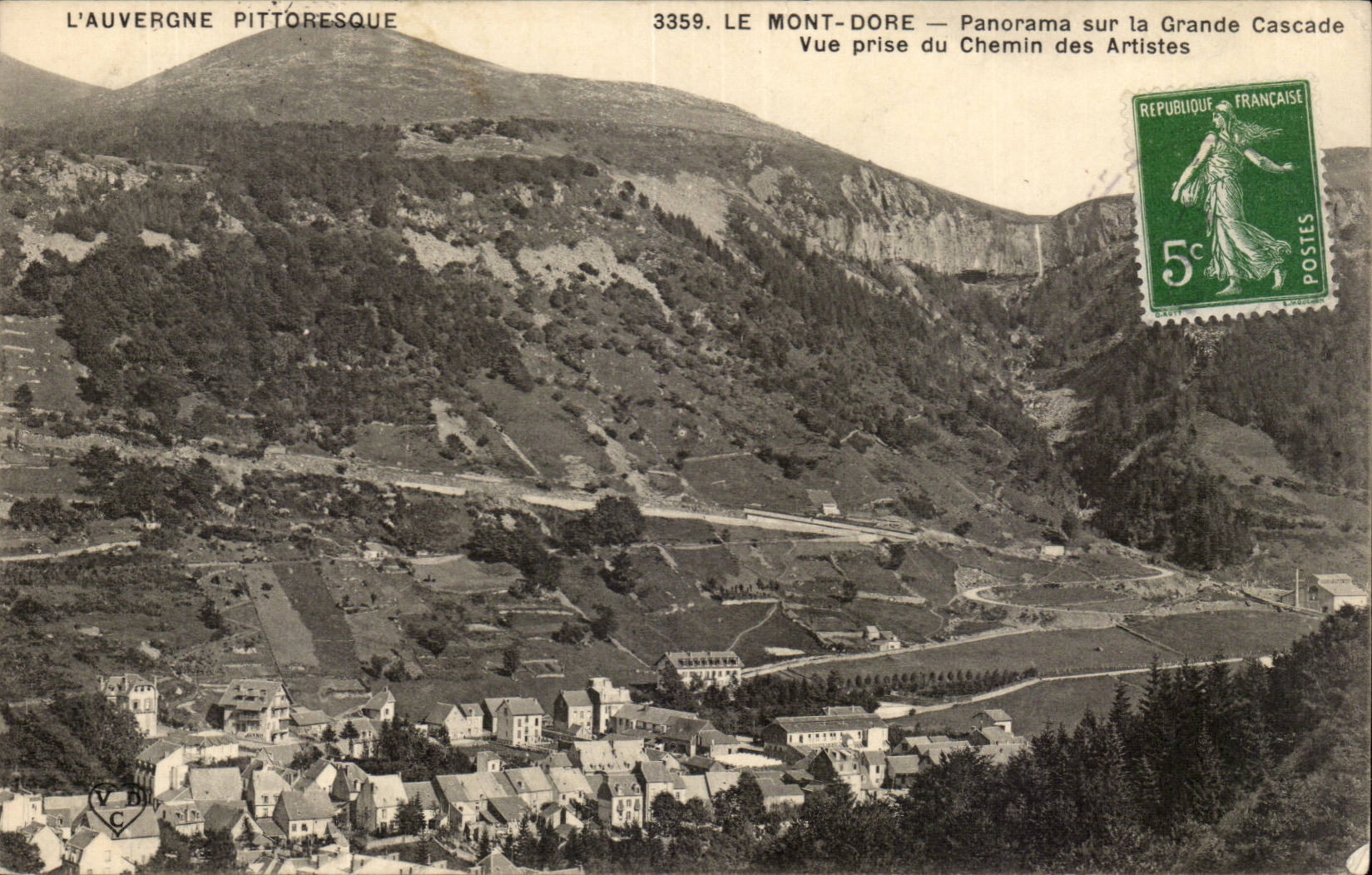 Le mont Dore CPA Panorama sur la grande cascade Vue prise du chemin des artistes