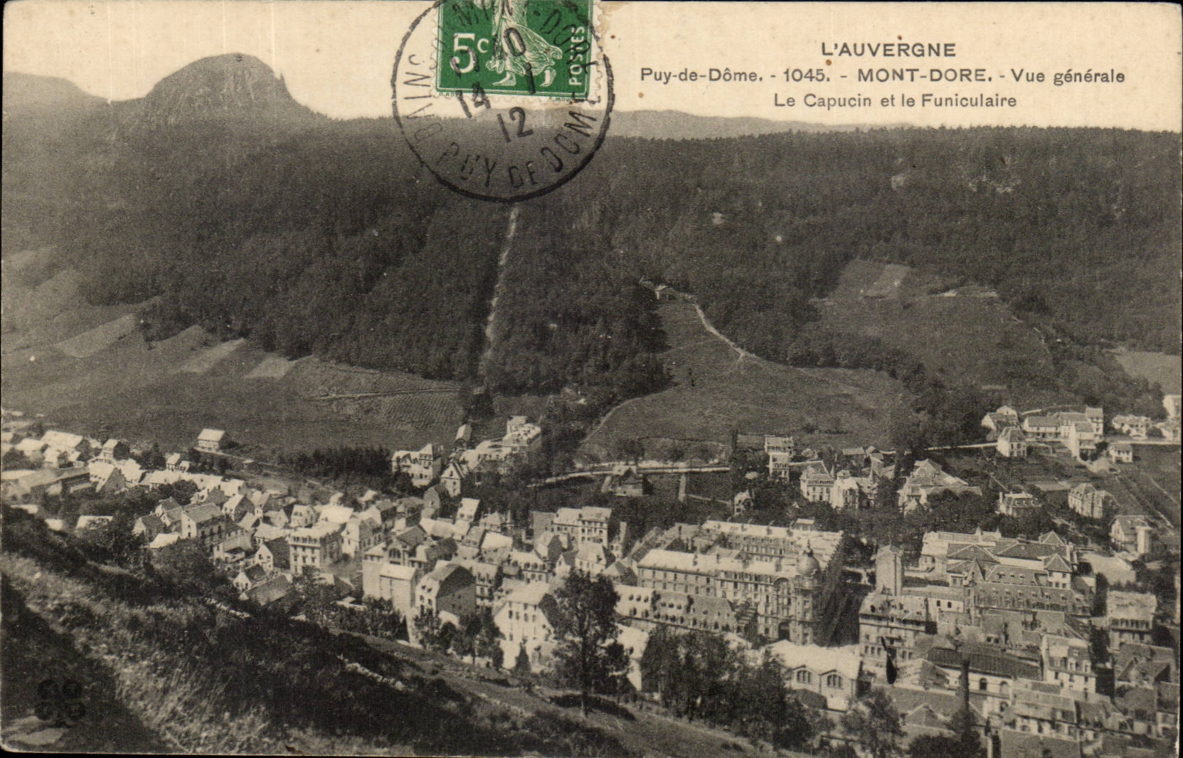 Le mont Dore CPA Vue generale Le capucin et le funiculaire
