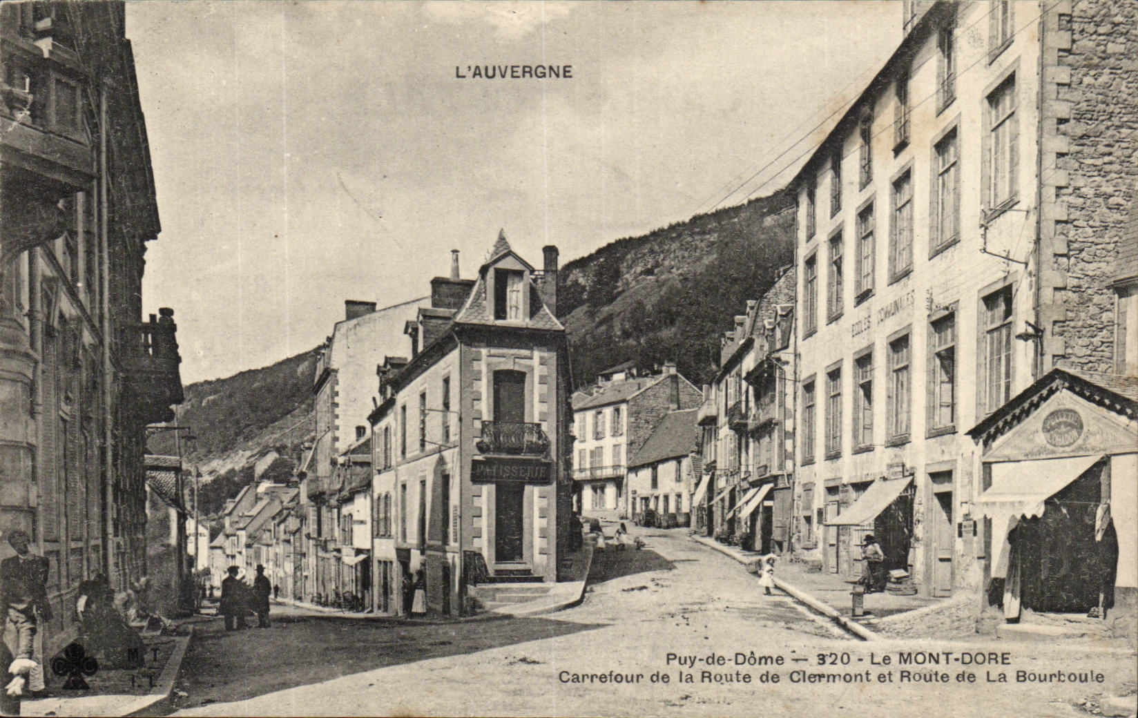 Le mont Dore CPA Carrefour de la route de Clermont et route de la Bourboule