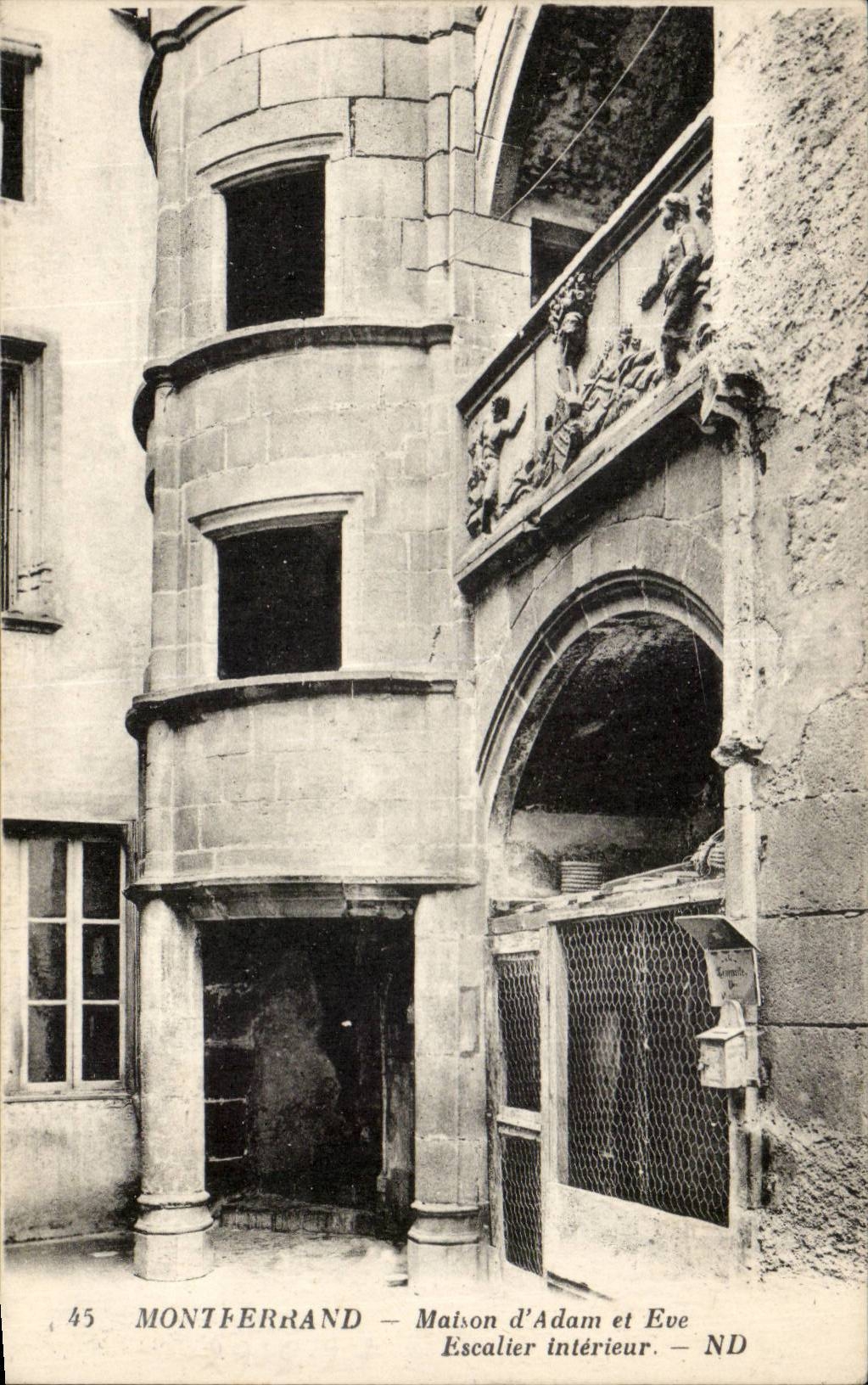 Montferrand — Maison d'Adam et Ève, escalier intérieur — ND