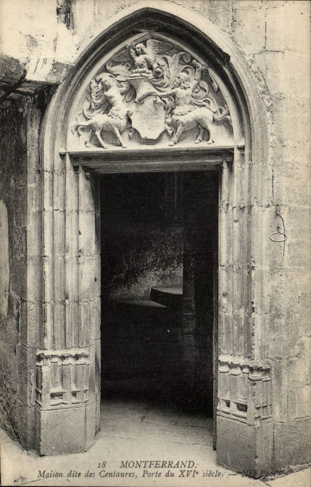 Maison dite des Centaures — Porte du XVIe siècle — Montferrand — NDL Photo