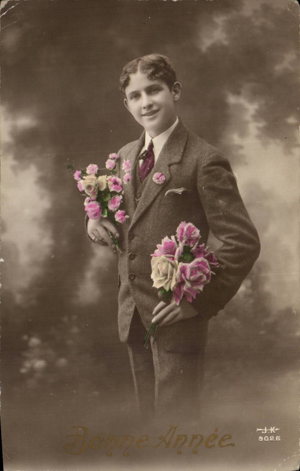 Fantaisie - Jeune Homme avec fleurs - CPA 