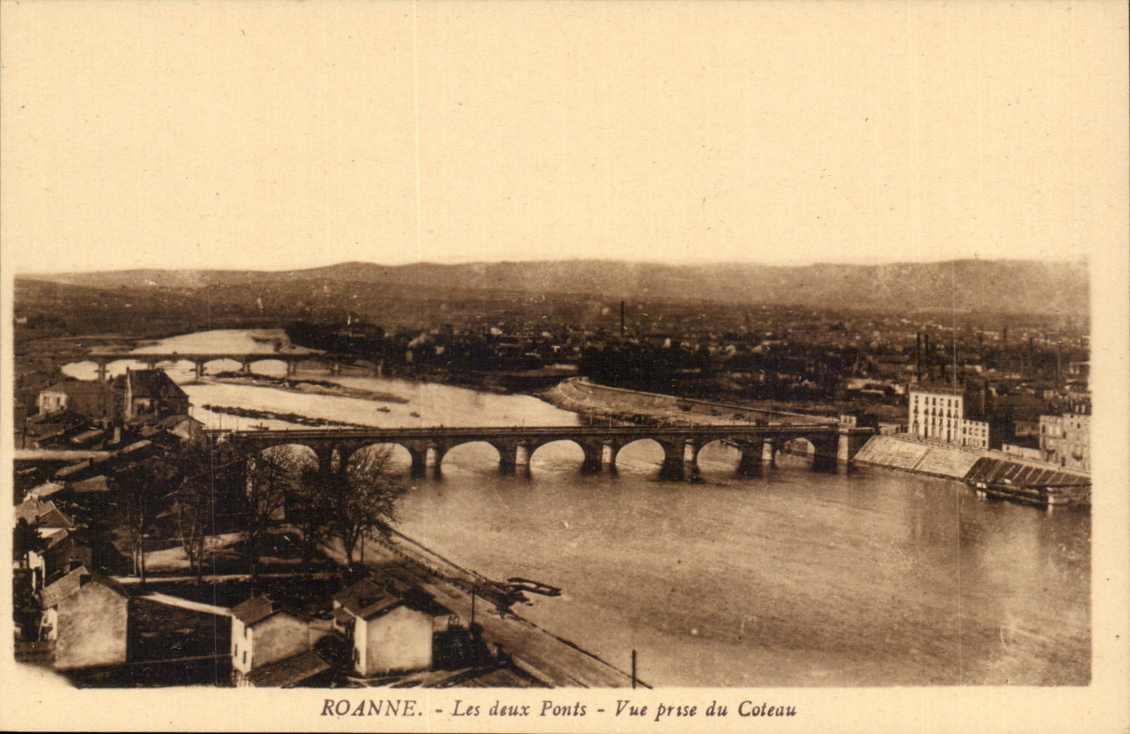 Roanne CPA Les deux ponts Vue prise du coteau
