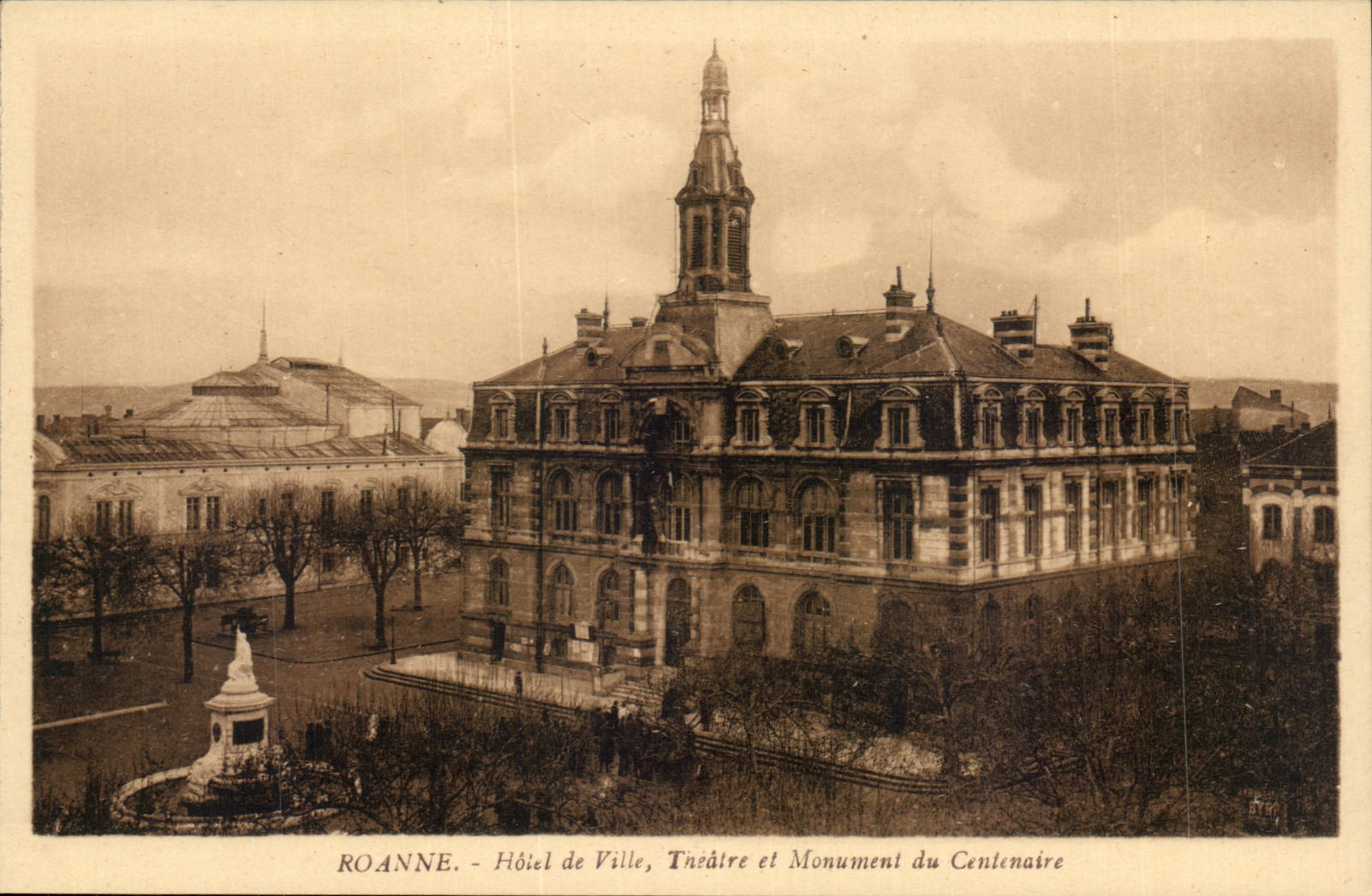 Roanne - Hôtel de Ville, Théâtre et Monument du Centenaire