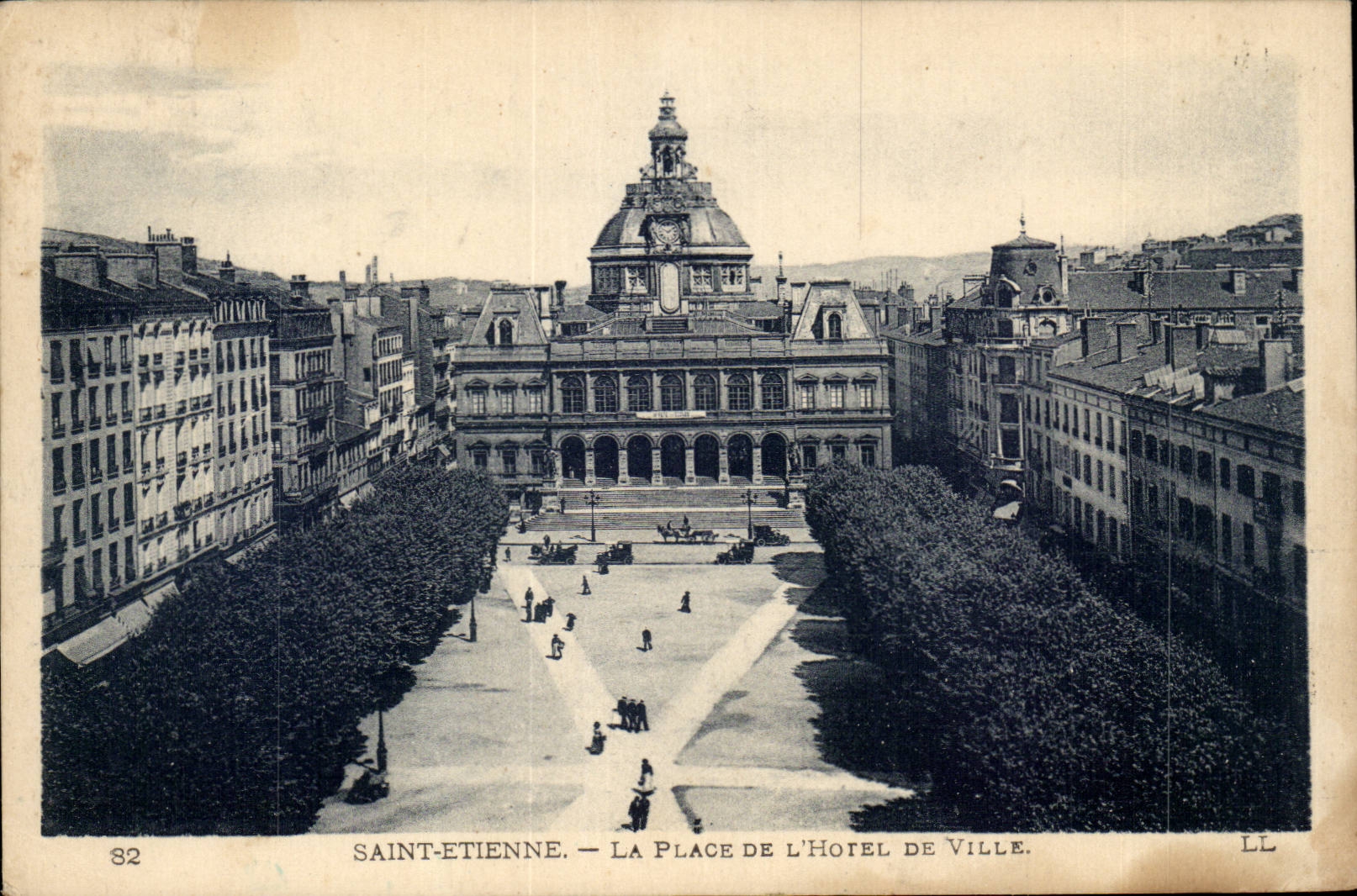 Saint-Étienne — La Place de l'Hôtel de Ville — LL, n° 32