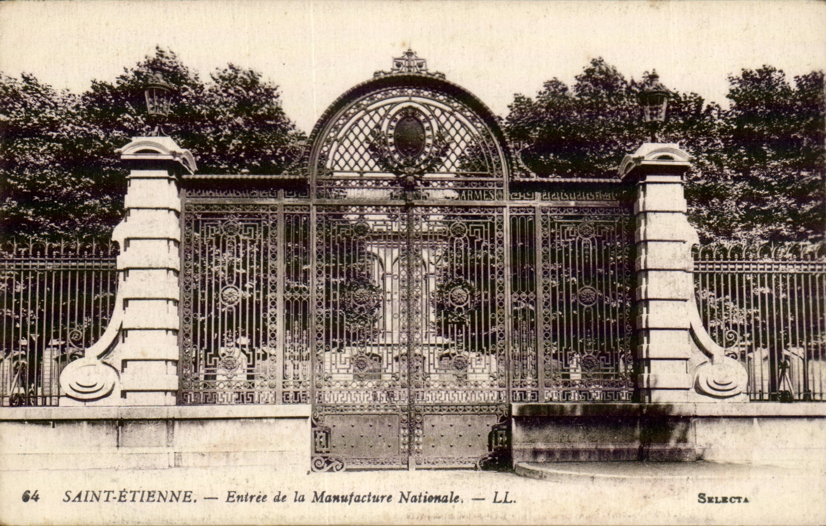 Saint Etienne CPA Entree de la manufacture royale