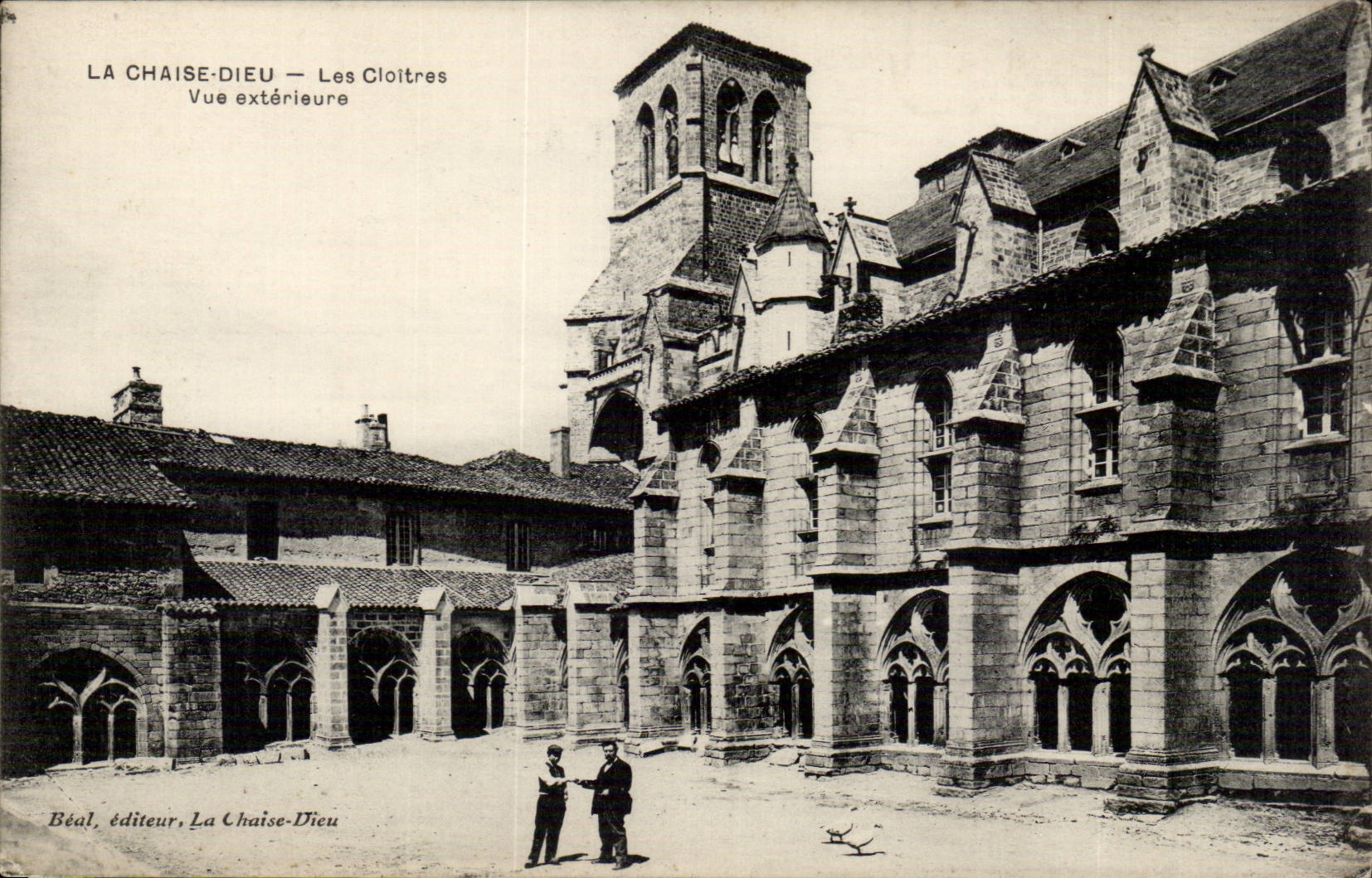 La Chaise Dieu CPA Les cloitres Vue exterieure