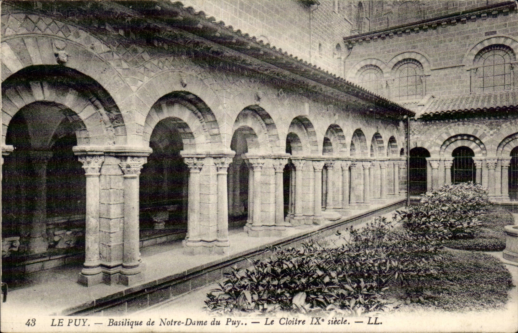 Le Puy — Basilique de Notre-Dame du Puy — Le Cloître IXe siècle — LL. — N° 43