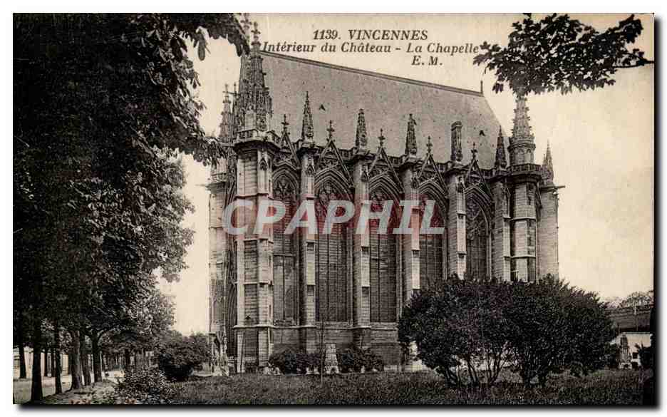 Vincennes CPA Interieur du chateau La chapelle