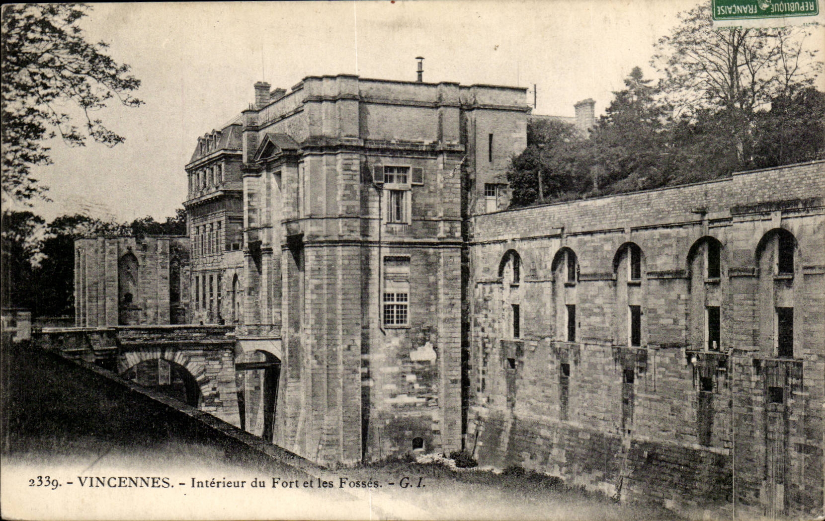 Vincennes CPA Interieur du fort et des fosses