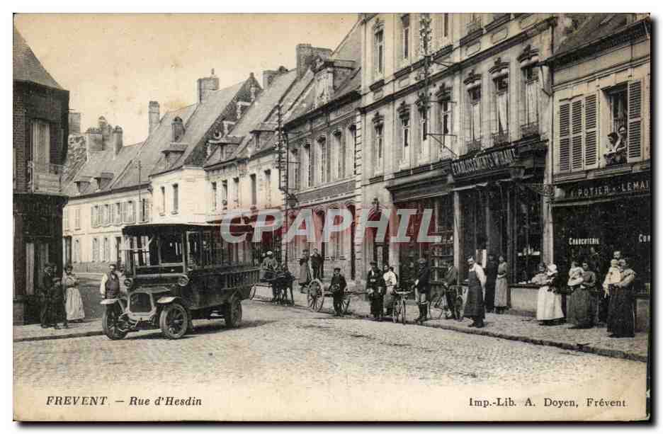 Frevent (Nord 59) CPA Rue d'Hesdin (automobile autobus) Potier Lemaire TOP