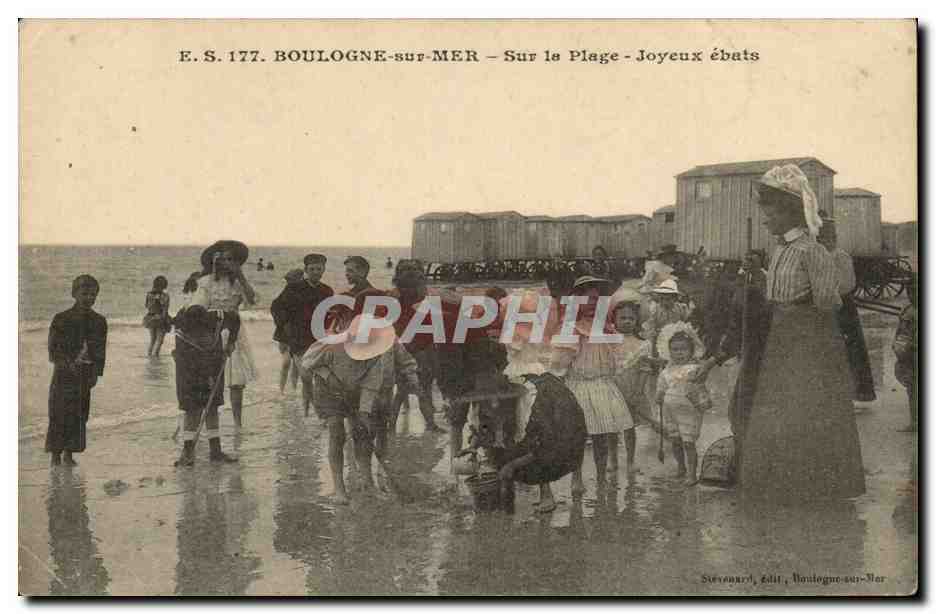 Boulogne sur Mer CPA Sur la plage Joyeux ebats