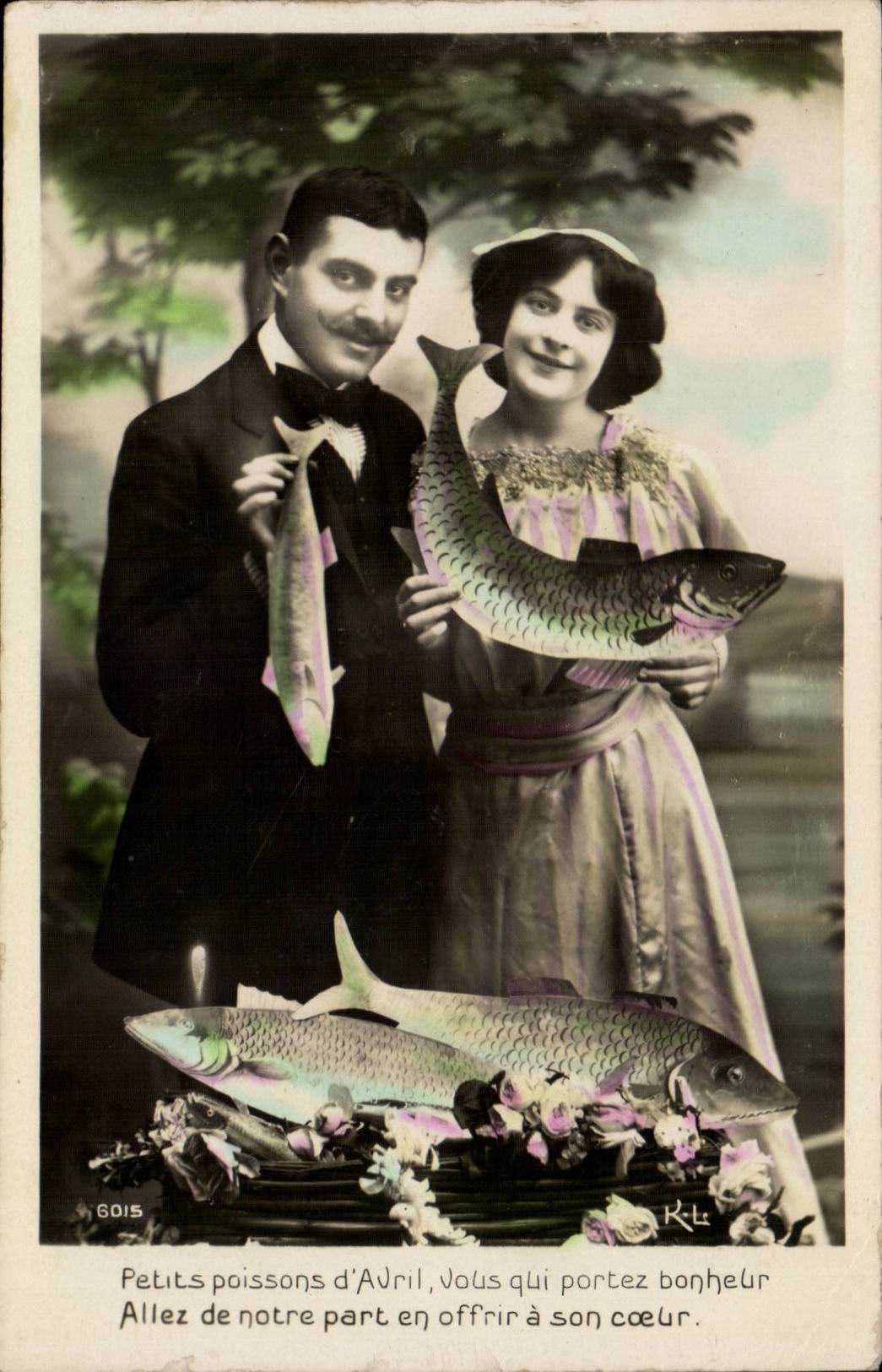 CPA Fantaise Femme Paques Easter 1er avril poissons