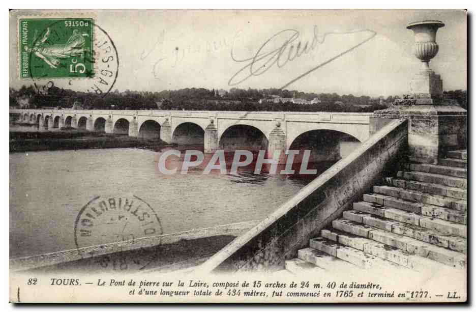 Tours CPA Le pont de pierre sur la Loire 