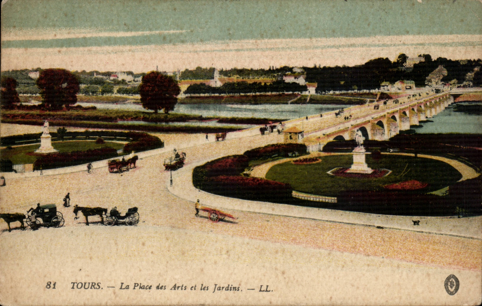 Tours CPA Place des arts et les jardins