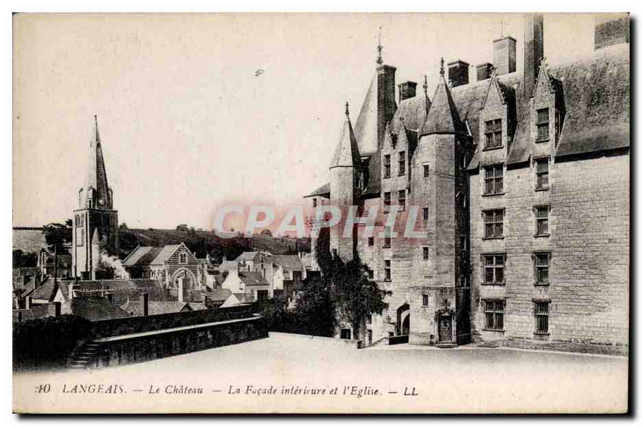 Langeais - Le Chateau - Facade Interieure et l'Eglise - CPA 