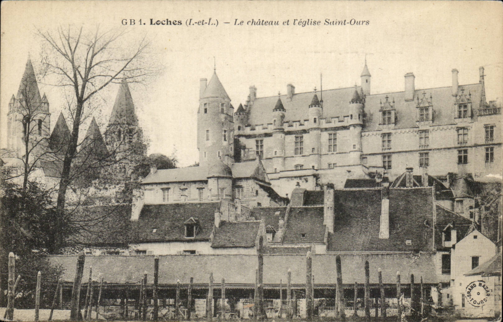 Le Chateau et de l'Eglise Saint Ours - CPA 