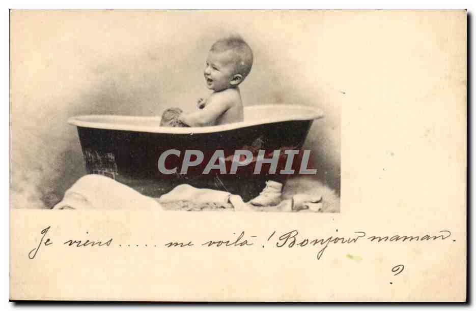 CPA Fantaisie Enfant bebe dans son bain