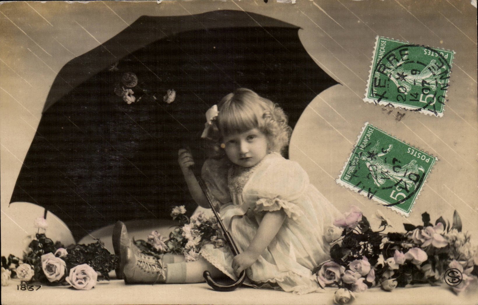 CPA Fantaisie Enfant et parapluie