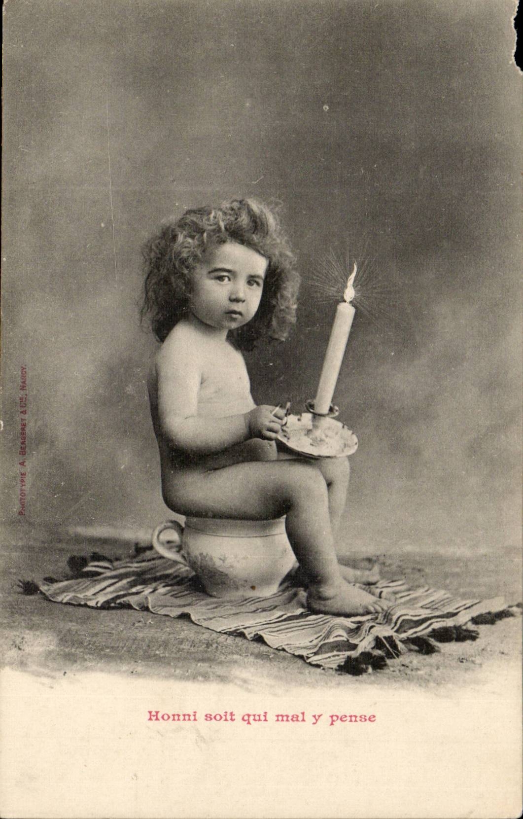 CPA Fantaisie Enfant Honni soit qui mal y penses