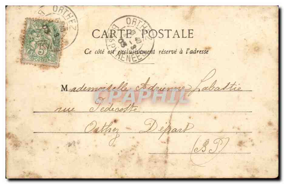 Deux jeunes femmes dégustant des pommes — Les Pommes — studio Roudy & Bergot & Co. — Nancy — Reverso