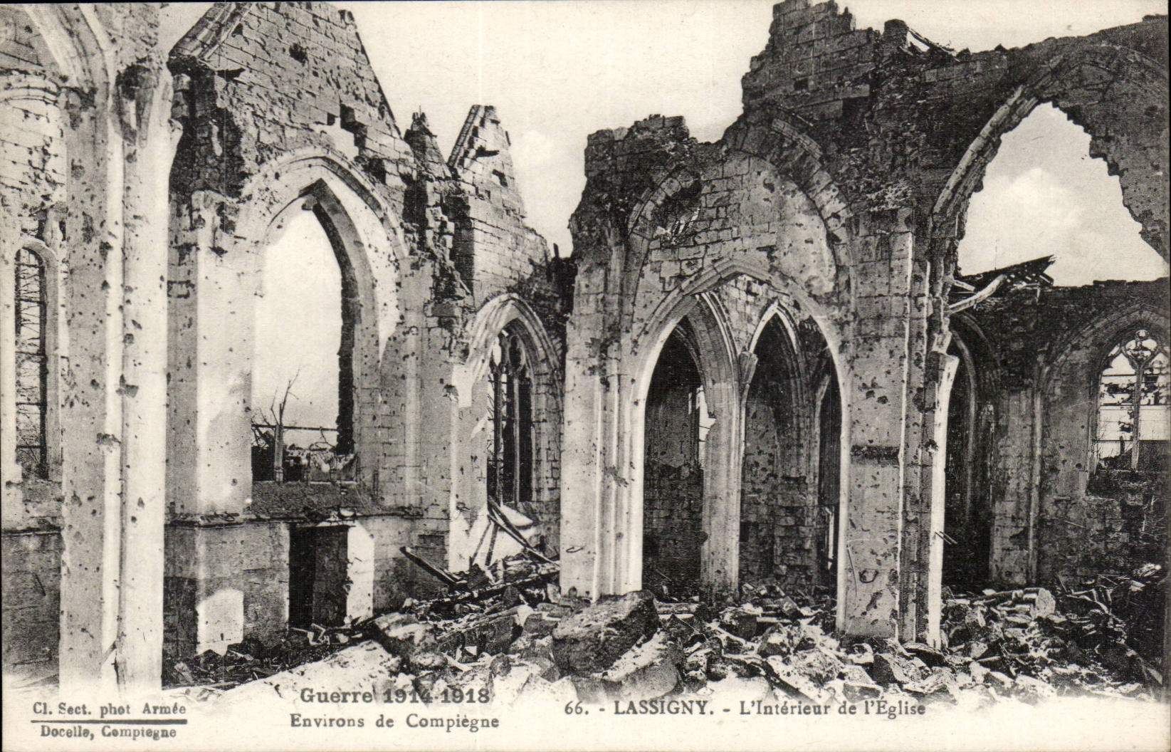 Environs de Compiegne CPA Lassigny L'interieur de l'eglise