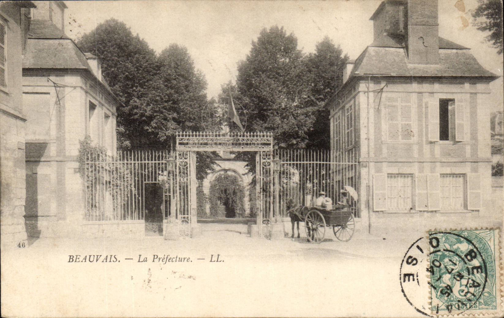 Beauvais — La Préfecture — LL.