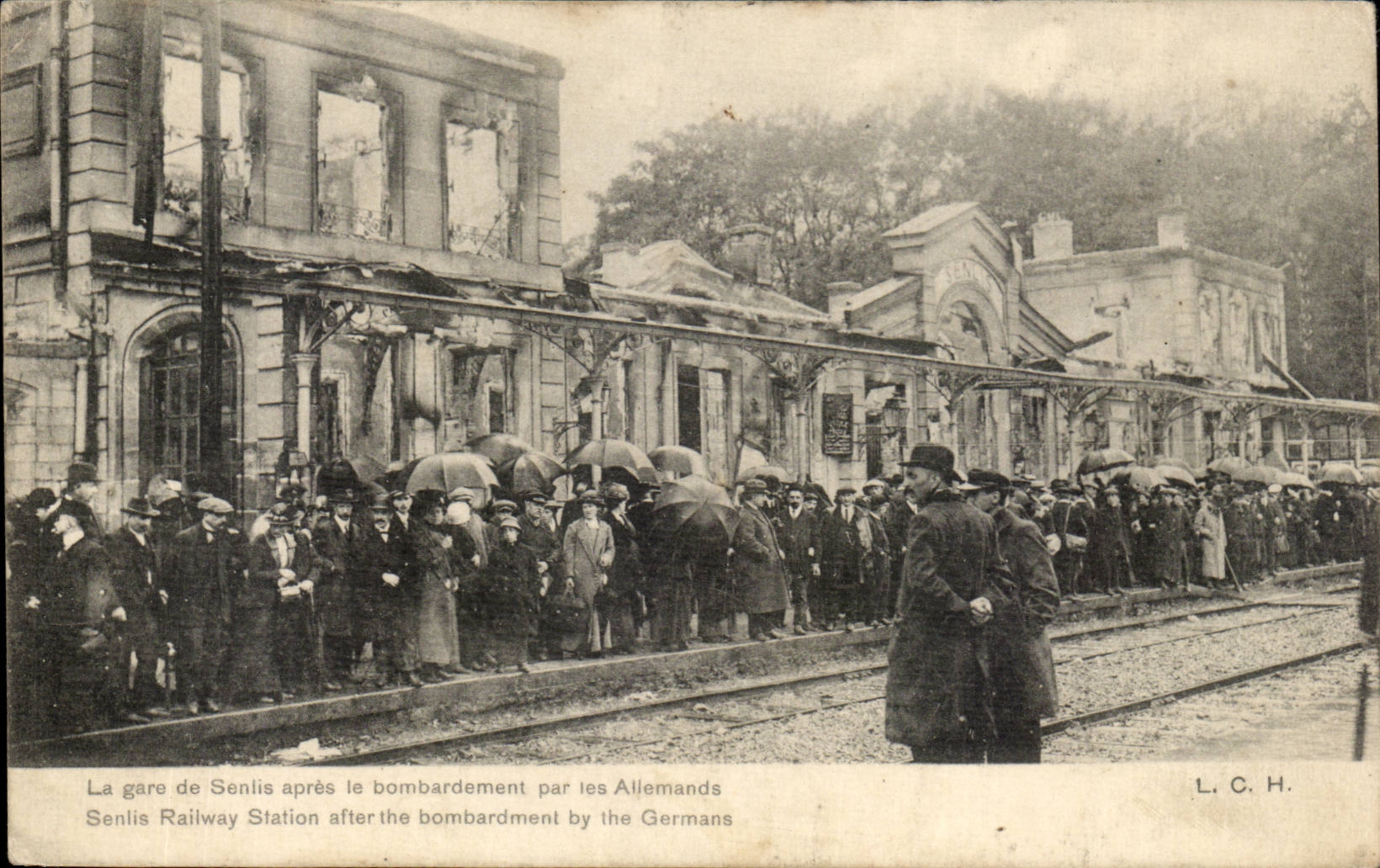 Gare de Senlis — après le bombardement par les Allemands — L.C.H.