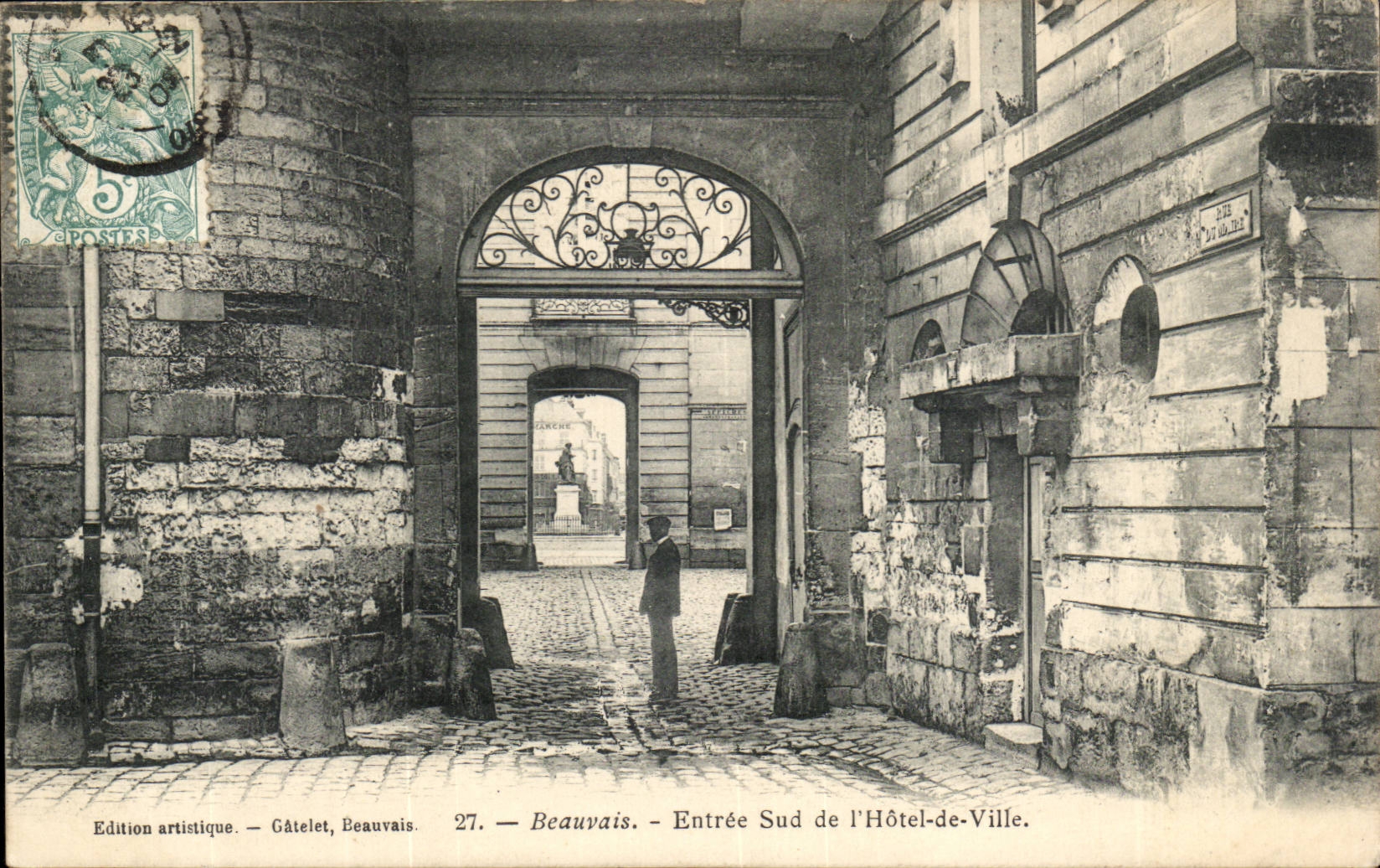Beauvais CPA Entree sud de l'hotel de ville