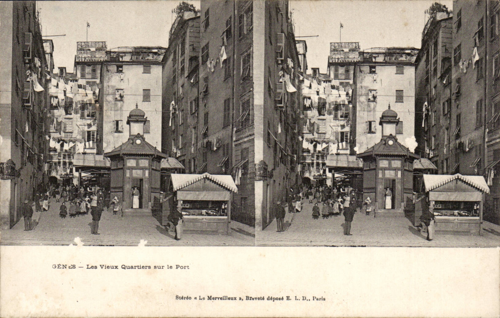 italie italie Genes CPA Les vieux quartiers sur le port