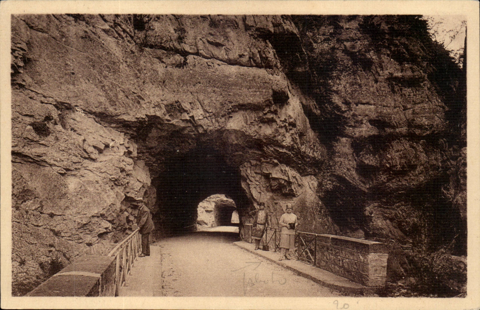 Sortie du dernier tunnel — Environs de Chatillon-en-Diois — Éditeur J. Poudrel, Mercerie
