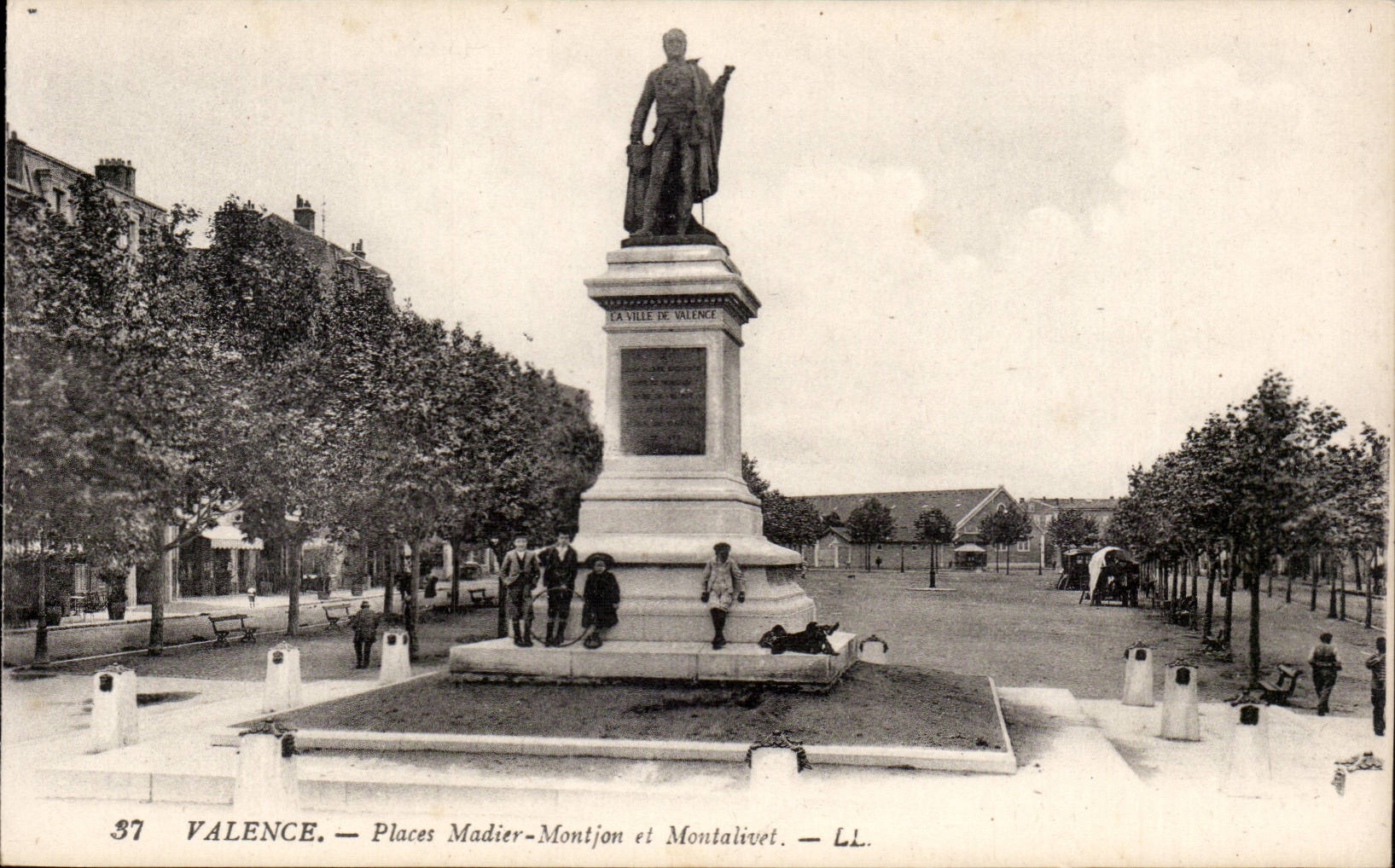 Valence — Places Madier-Montjon et Montalivet — La Ville de Valence